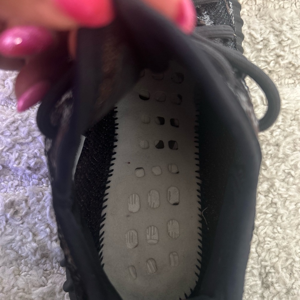 Adidas Yeezy - Picture 4 of 5